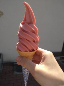 イチゴのソフトクリーム画像